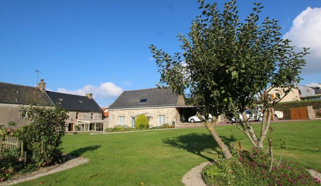 Stone house near the sea with sauna and large garden