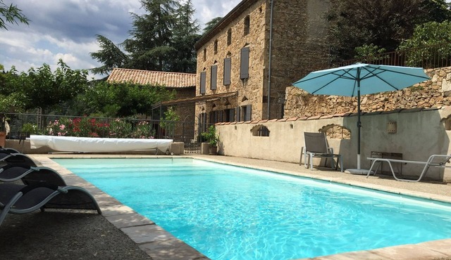 Stone house of character, wooded park, swimming pool, Ardèche