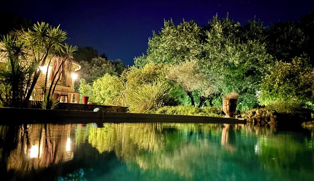 Stone house of character with pool & spa, space and authenticity