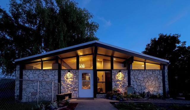 Stone House on Golf Course beautiful Views!