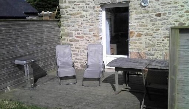 Stone house on Ploudalmézeau