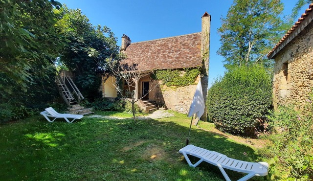 Stone house overlooking the Dordogne river