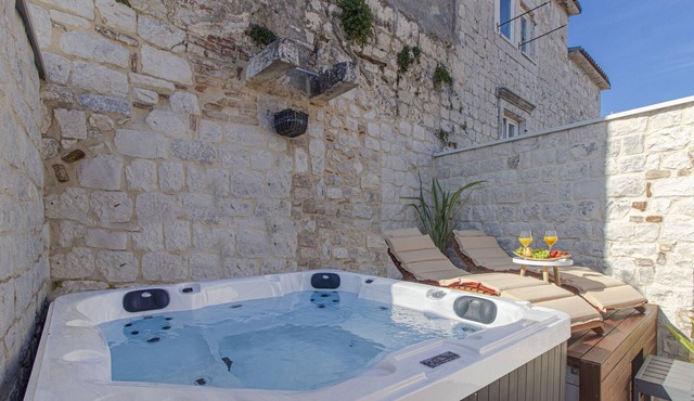 Stone House Trogir - Three bedroom house with jacuzzi