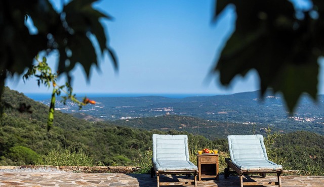 Stone House with Heated Pool, Sauna, Tennis Court. 20 Min. from Saint-Tropez