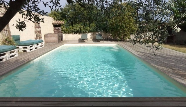 Stone house with swimming pool between the sea and the Cevennes mountains