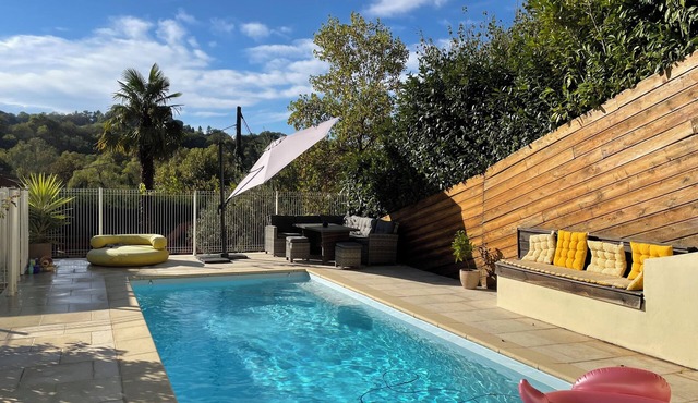 Stone house with pool and garden 15min from Pau