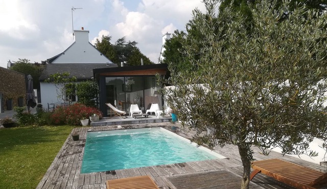 Stone house with heated pool from May to September