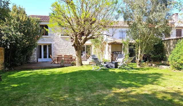 Stone house with garden for 8 people in Venise Verte