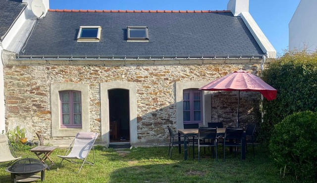 Stone house with garden 1500 m from Vazen beach