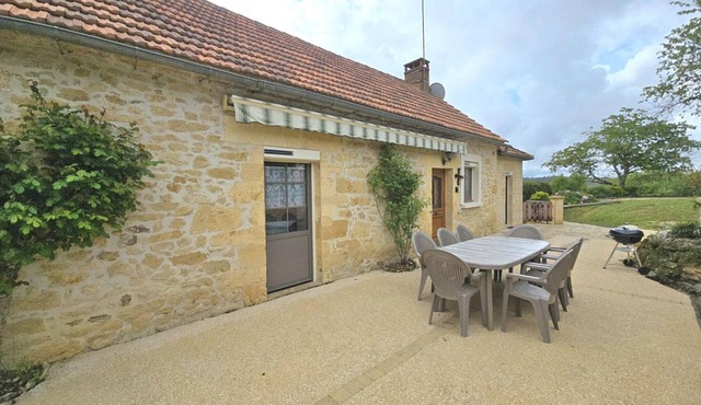 Stone house with garden and parking near Sarlat