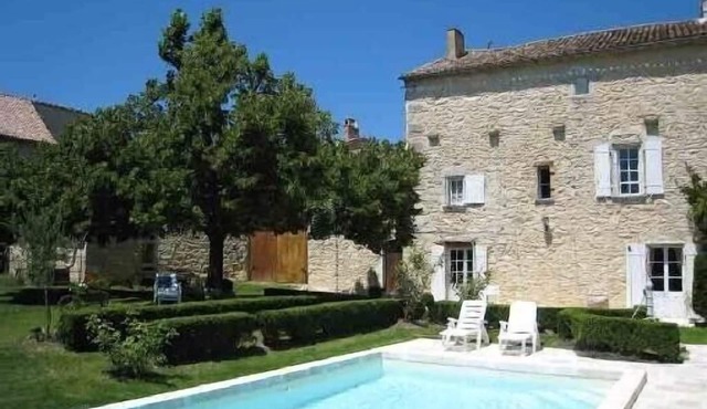Stone house with pool and garden, up to 6 people, 3 bedrooms