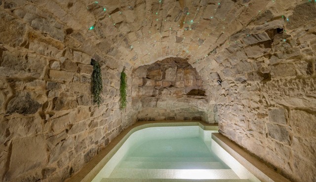 Stone House with Private Spa and Unique Jacuzzi