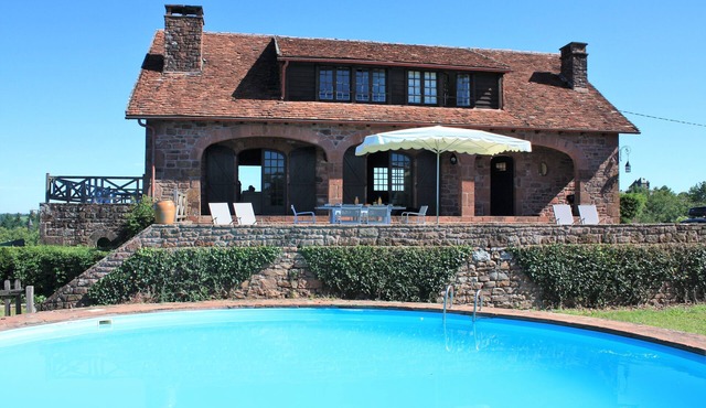 Stone house with swimming pool and magical 360° view