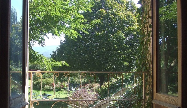 Stone house with swimming pool, in a green setting, facing the Vercors.