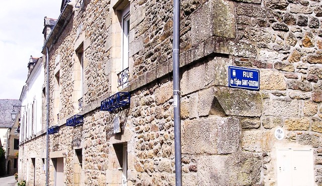 Stone house, with terrace and modern comforts, for 6 people