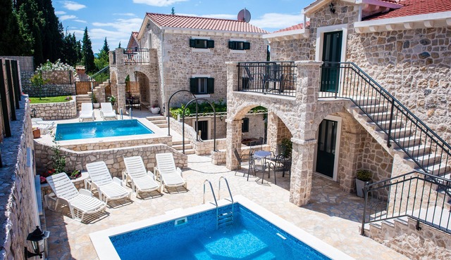 STONE HOUSES , COMPLETE PRIVACY , 7 BEDROOMS , 2 POOLS , IDEAL PLACE FOR HOLIDAY
