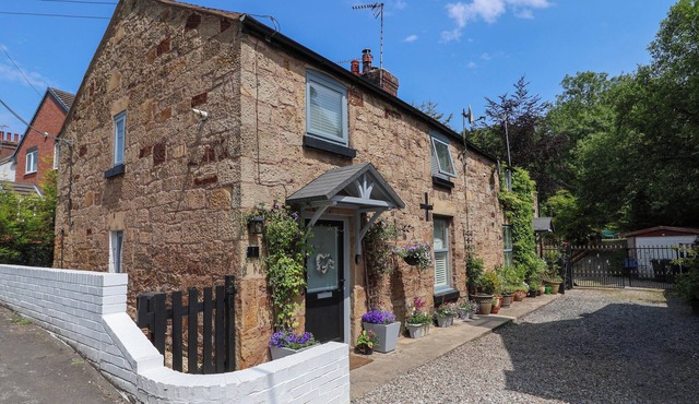 STONE HOUSES, pet friendly, character holiday cottage in Pontblyddyn