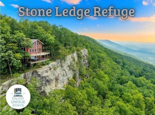 Stone Ledge Refuge with private hot tub