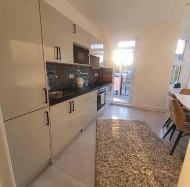 Stone Lodge 2 min Walk From Edgware Underground