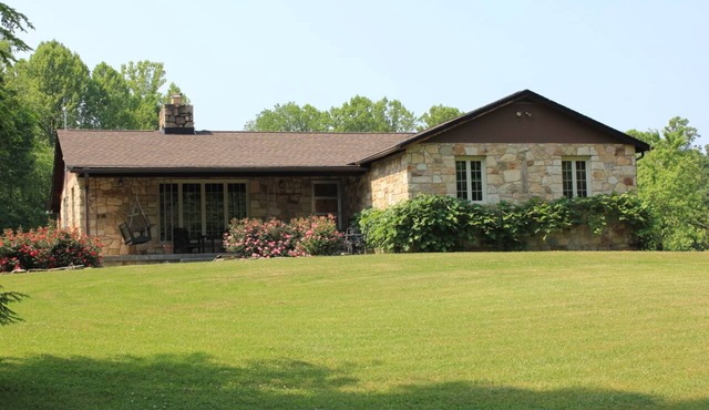 Stone Lodge on 25 ac., 2 miles from New River Gorge National Park