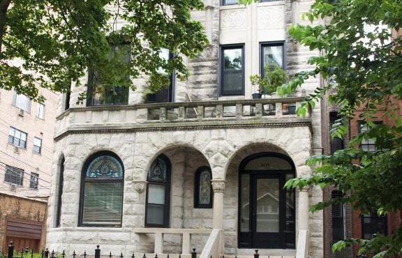 Stone Mansion Sleeps 10-20 Free TV & Parking