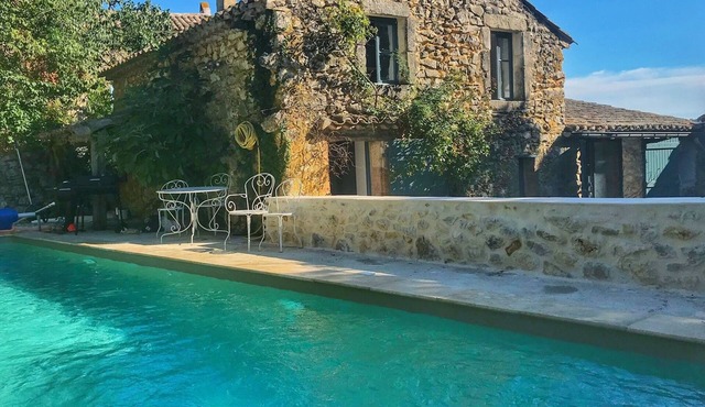 Stone Mazet with heated pool 15 minutes from Uzes