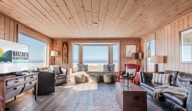 Stone's Throw by Manzanita Beach Getaway: Beachfront, Sleeps 16, Hot Tub