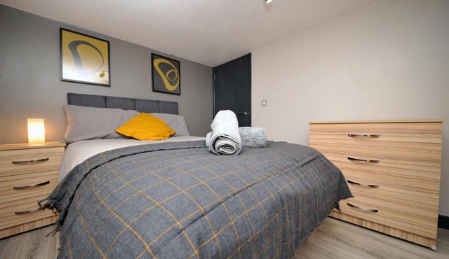 Stone's Throw City Centre - TV in every Bedroom!