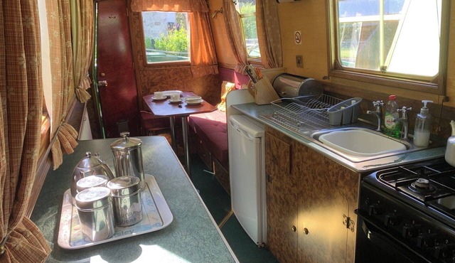 Stone - Self-Drive Boat - Sleeps 4 - Pet Friendly