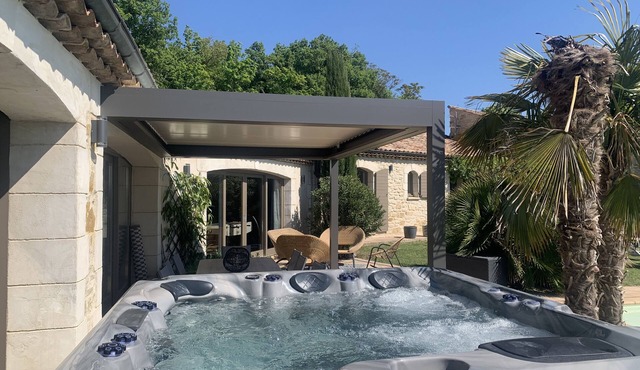 Stone villa in Drôme with pool and jacuzzi