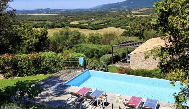 Stone villa with heated pool close to the most beautiful beaches!