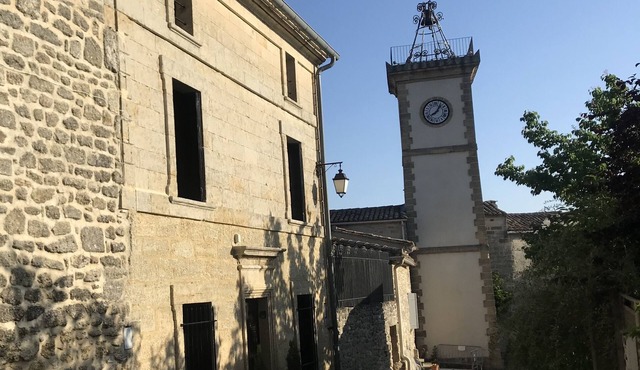 Stone village house with stunning views of old St. Siffret, near Uzes