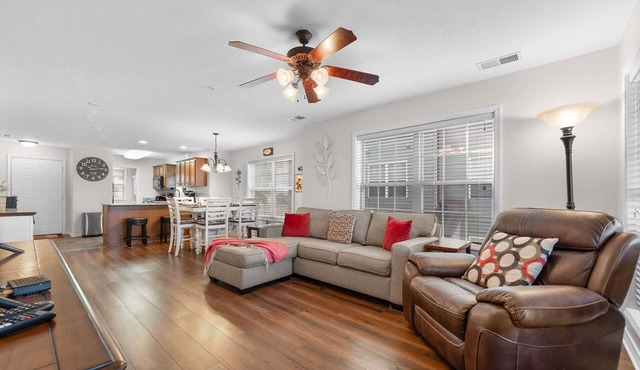 StoneBridge Condo Close to Silver Dollar City-Walk-In, Pet Friendly and Lots of Space