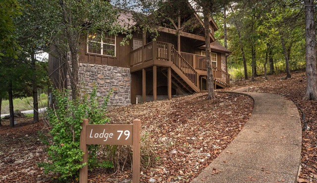 StoneBridge Gated Resort-"Four Acorns Lodge" Quiet w/Great Parking and close to SDC - Lodge #79
