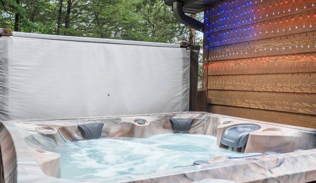 Stonebridge Local Hero: Private Hot Tub, Minutes to Silver Dollar City, First Responder Owned