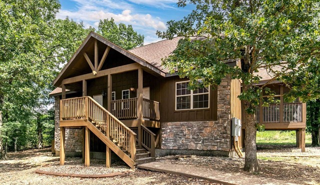 Stonebridge Lodge! New Recliner, Fireplace, King Bed, Lots of Space! | 104B