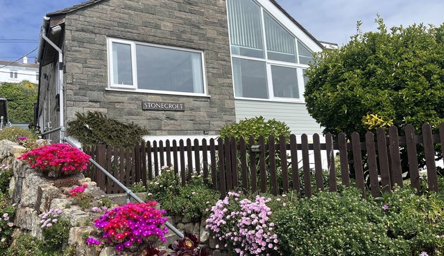 STONECROFT, pet friendly, character holiday cottage in Praa Sands