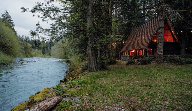 Stonecutter's Cabin - couples retreat on the river surrounded by nature
