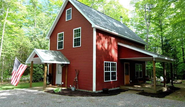 StoneHaven : Adirondack Cottage- Pet Friendly, Children, & Eco-friendly