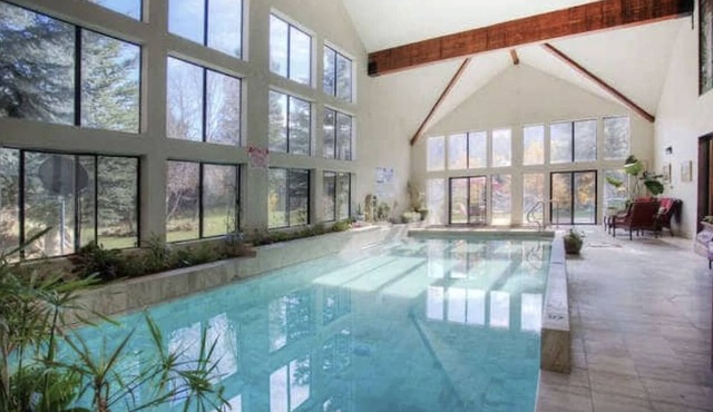 STONEHILL LODGE, SWIM, HIKE, SKI, LUXURY