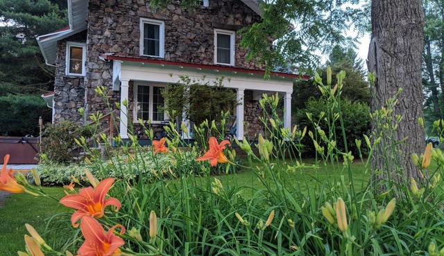 Stonehouse w/Hot Tub, Walk to GAP Trail & Town