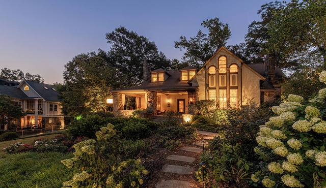 Stonehurst Place Bed & Breakfast