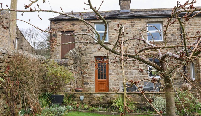 STONELEIGH COTTAGE, family friendly, with a garden in Muker