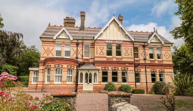 STONELEIGH, pet friendly, with a garden in Bideford