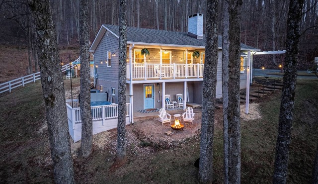 Stonemont Farm Cottage with Hot Tub! in Keswick near Vineyards