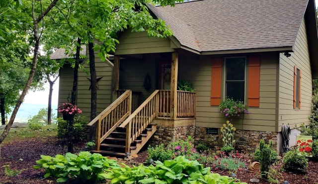 Stoneridge Cottage II - Quality Amenities with a Million Dollar Mountain View