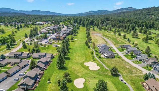 Stoneridge Retreat: Golf Course Views & Mountain Escape