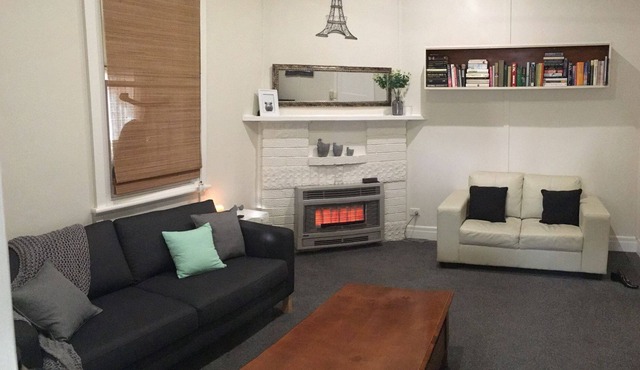 Stones Throw - Comfy Place to Stay