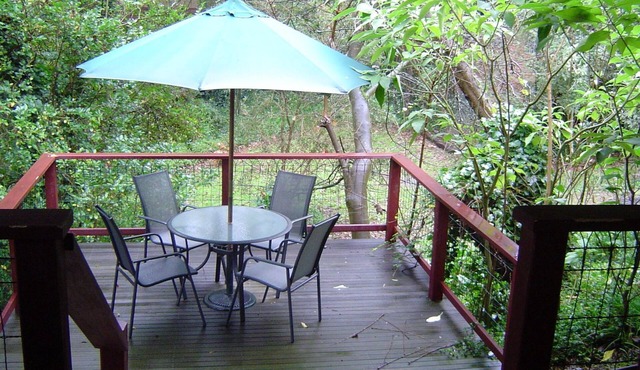 Stones Throw Cottage Bed & Breakfast