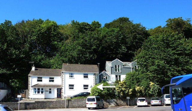 STONES THROW, family friendly, country holiday cottage in St Mawes
